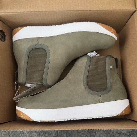 NWT Bogs Kicker Chelsea Boots - Picture 2 of 5